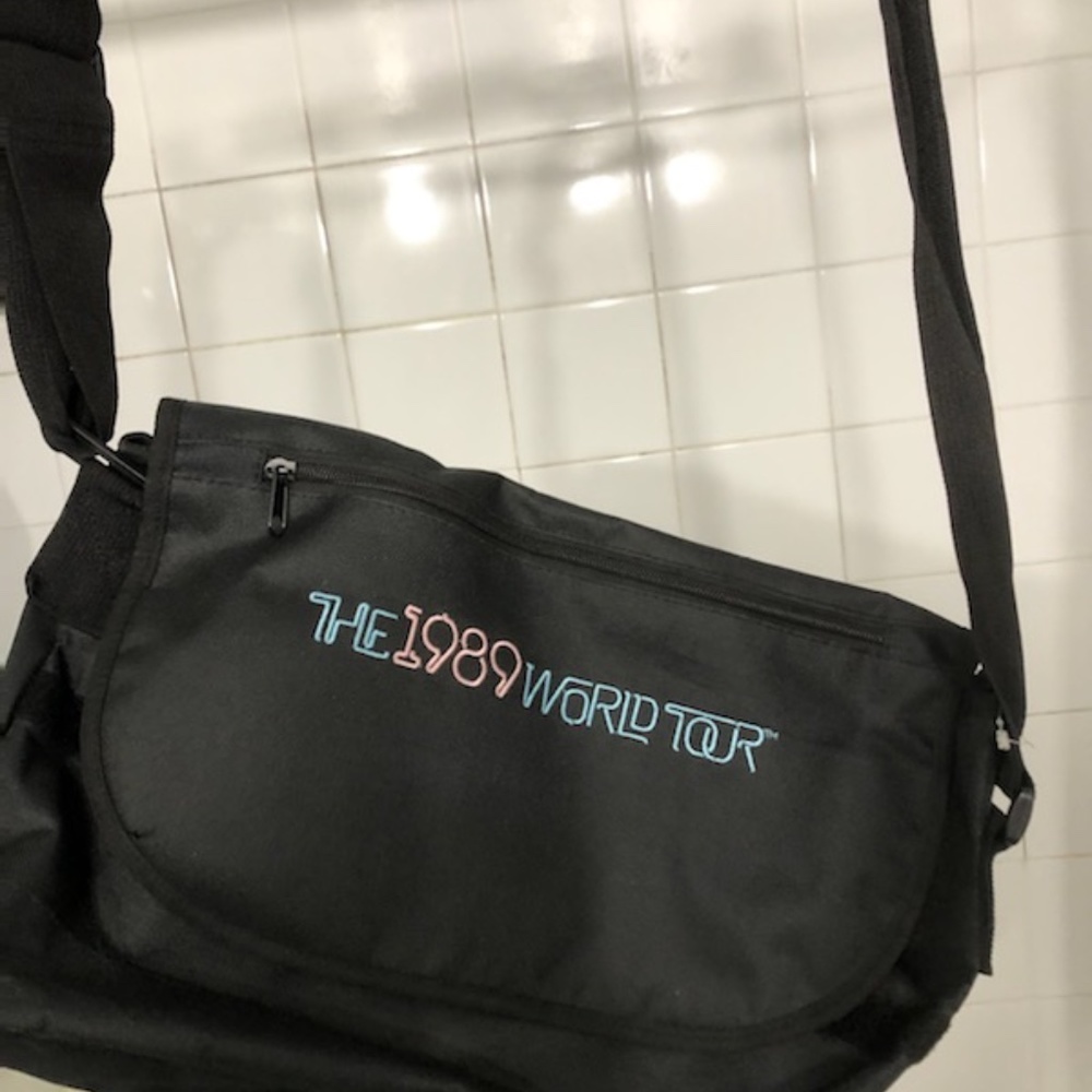 Rare* Exclusive * Taylor Swift 1989 World Tour Bag